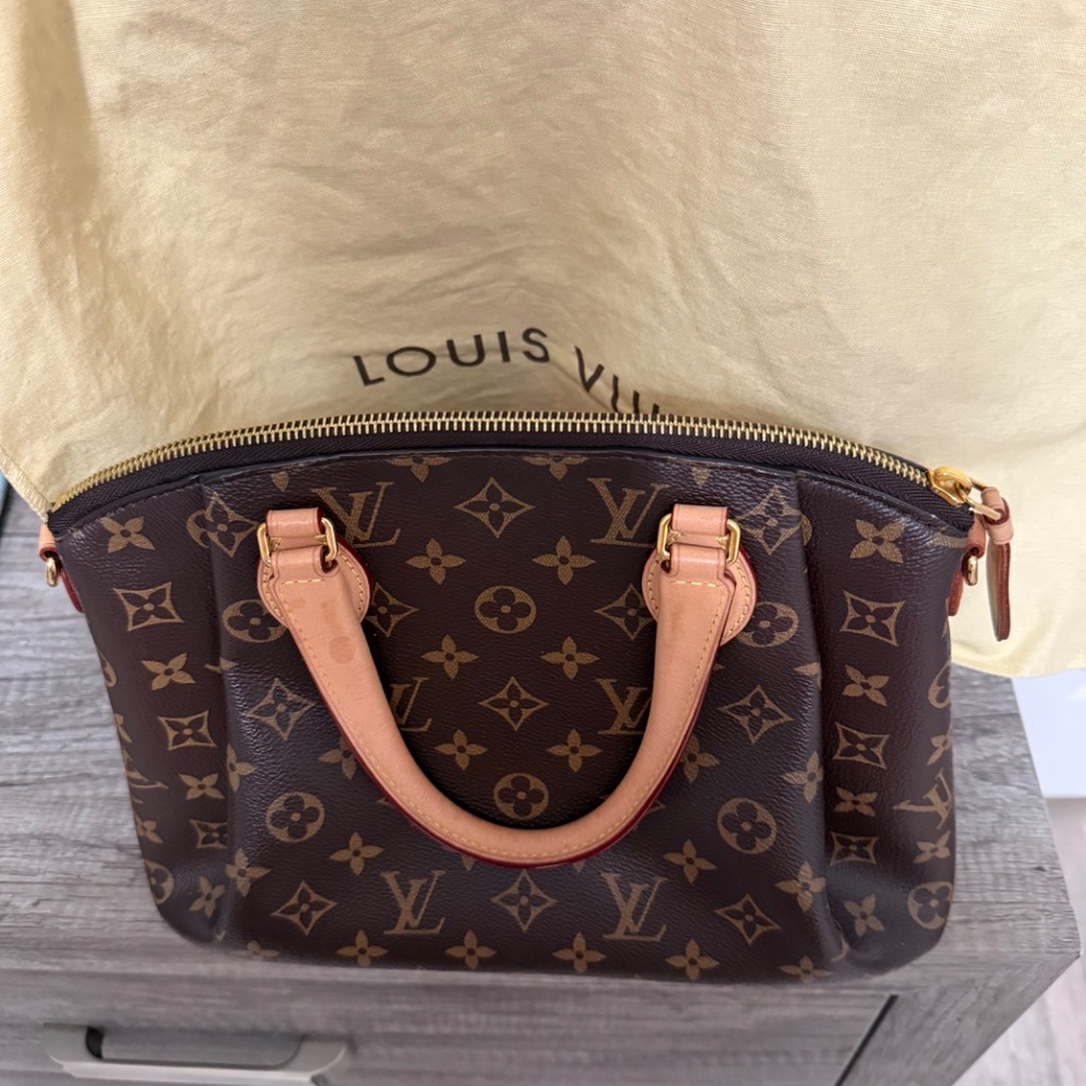 Lv - Picture 7 of 7